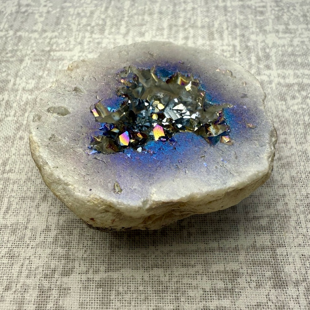 NWT Aura Quartz Geode w/Rainbow Crystals (Approx 1.75”) - Picture 4 of 6